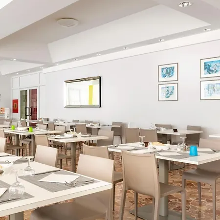 Tres Jolie ホテル 3*