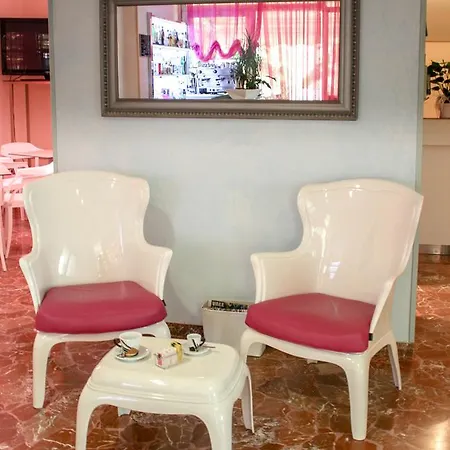 ホテル Tres Jolie リミニ