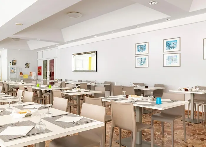 Très Jolie Hotel 3*